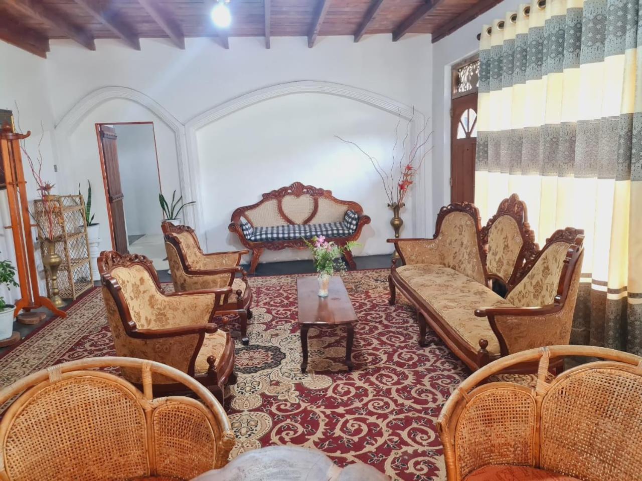 Sasru Holiday Home Nuwara Eliya Ngoại thất bức ảnh